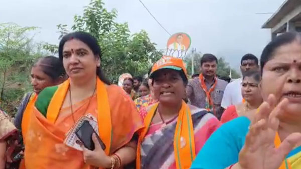 జీవితా రాజశేఖర్ వినూత్న ఎన్నికల ప్రచారం జీవితా రాజశేఖర్ వినూత్న ఎన్నికల ప్రచారం