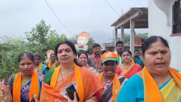 జీవిత ఎన్నికల ప్రచారంతో బీజేపీలో జోష్ జీవిత ఎన్నికల ప్రచారంతో బీజేపీలో జోష్