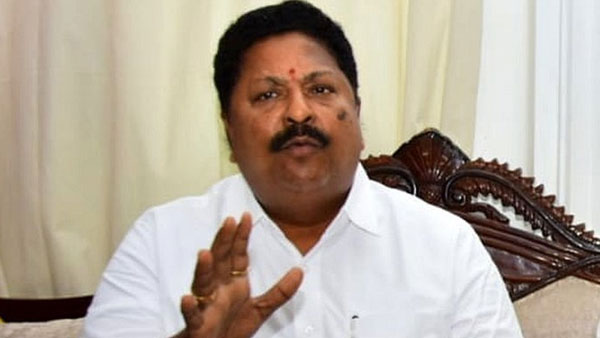 పవన్ ముమ్మాటికీ ప్యాకేజీ స్టార్, చంద్రబాబు దత్తపుత్రుడు పవన్ ముమ్మాటికీ ప్యాకేజీ స్టార్, చంద్రబాబు దత్తపుత్రుడు