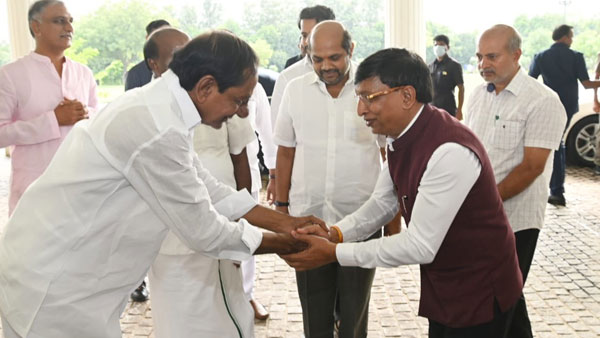 పార్టీ సమావేశంలో ఏకగ్రీవ తీర్మానం పార్టీ సమావేశంలో ఏకగ్రీవ తీర్మానం