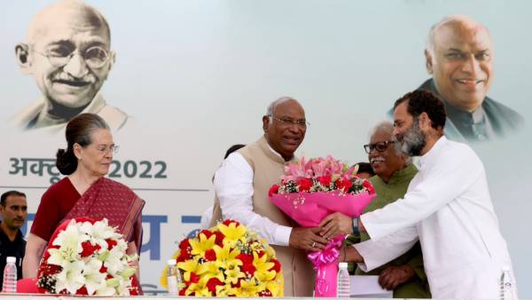 కాంగ్రెస్ అధ్యక్ష బాధ్యతల్లోకి ఖర్గే