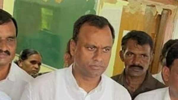 పథకాల విషయంలో ప్రజలను భయభ్రాంతులకు గురి చేస్తున్నారు 