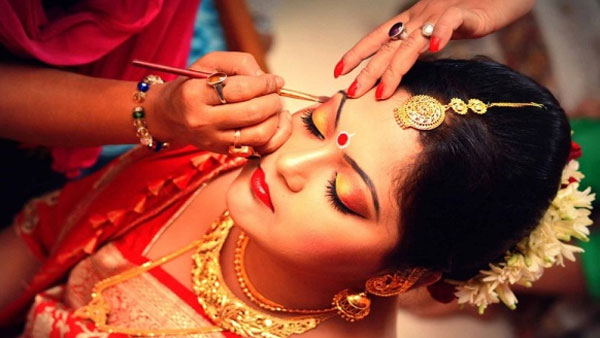 బ్యూటీపార్లల్ లో ఉద్యోగం