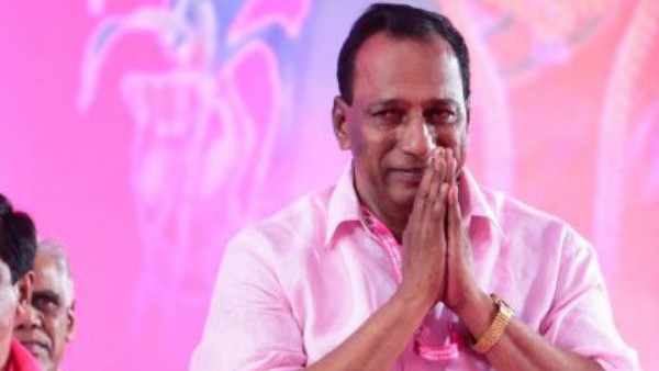 హోటల్ లో ఫుల్ బాటిల్ ఎత్తిన మల్లారెడ్డి .. సర్వత్రా విమర్శలు హోటల్ లో ఫుల్ బాటిల్ ఎత్తిన మల్లారెడ్డి .. సర్వత్రా విమర్శలు