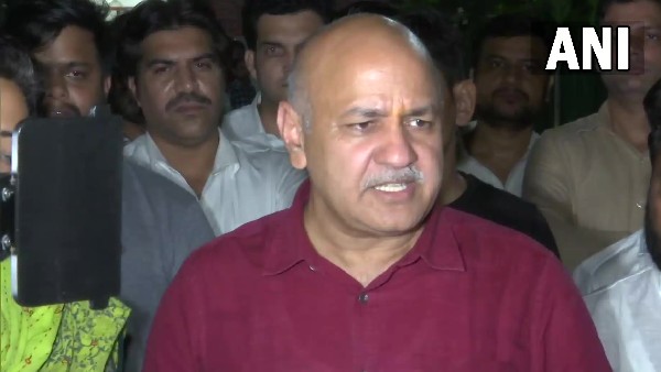 ఆప్ వీడాలని ఒత్తిడి: సీబీఐపై సిసోడియా ఆరోపణలు