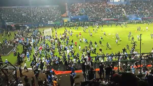 తొక్కిసలాటలో.. తొక్కిసలాటలో..