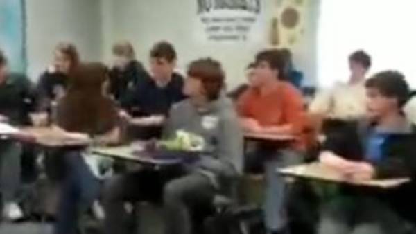  సింగింగ్ చేస్తూ..