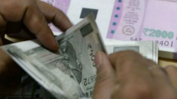 భర్తపై పోలీసులకు ఫిర్యాదు చేసిన భార్య భర్తపై పోలీసులకు ఫిర్యాదు చేసిన భార్య