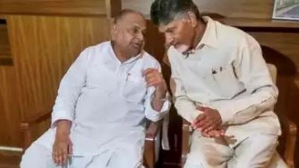 చివరి నిమిషంలో మారిన సమీకరణాలు