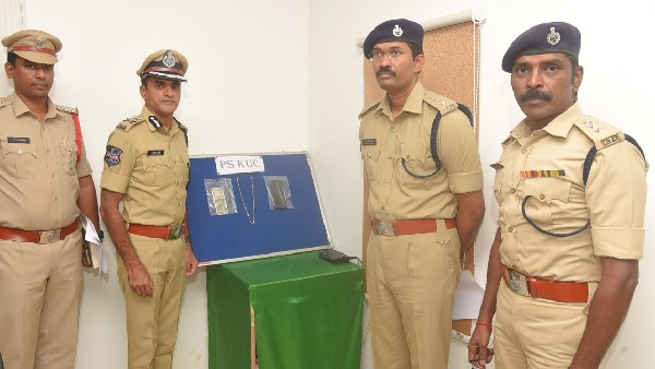 డబ్బుల కోసం నకిలీ ఎన్ఐఏ అధికారి అవతారం.. పట్టుకున్న పోలీసులు డబ్బుల కోసం నకిలీ ఎన్ఐఏ అధికారి అవతారం.. పట్టుకున్న పోలీసులు