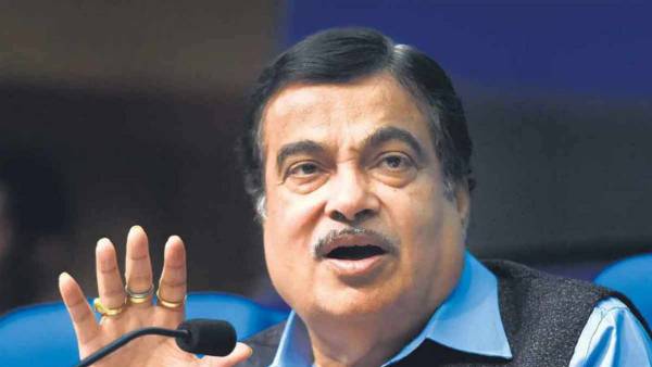 సమర్థవంతంగా పనచిస్తున్న గడ్కరీ