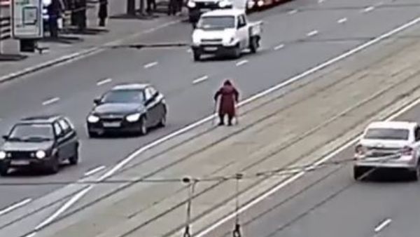  ఎవరూ ఆపలేదు, దిగలేదు