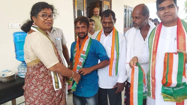 ఆడబిడ్డను వచ్చాను.. ఆదరించండి: పాల్వాయి స్రవంతి