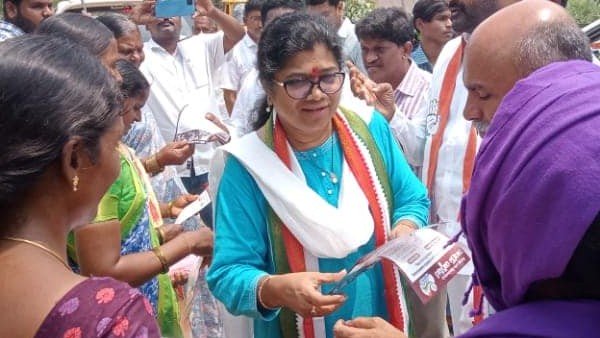  టీఆర్ఎస్, బీజేపీ నేతలకు పాల్వాయి స్రవంతి సవాల్