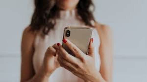 స్మార్ట్ ఫోన్ల వినియోగంతో క్యాన్సర్ వచ్చే ప్రమాదం