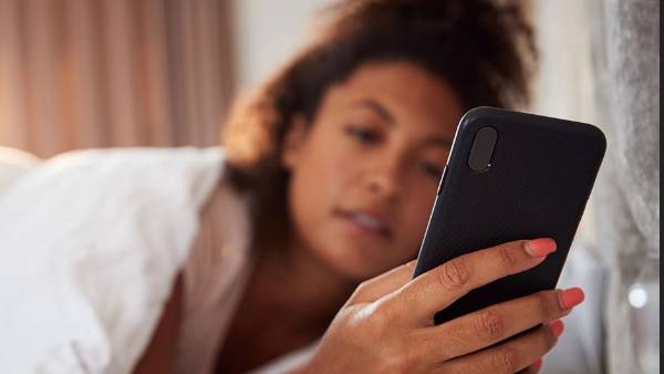 స్మార్ట్ ఫోన్ల వినియోగంతో తలనొప్పి