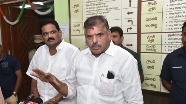  తాత్కాలికంగా యాత్రకు విరామం ప్రకటించిన రైతులు