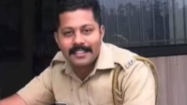 నైట్ డ్యూటీ చేస్తున్న ఎస్ఐ నైట్ డ్యూటీ చేస్తున్న ఎస్ఐ