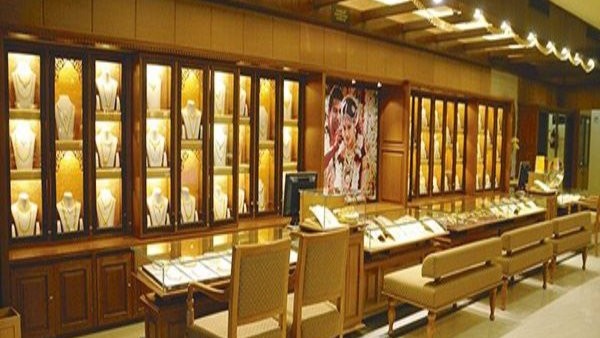 వంద కోట్లకు పైగా బంగారం, 50 కోట్లకు పైగా పత్రాలు స్వాధీనం వంద కోట్లకు పైగా బంగారం, 50 కోట్లకు పైగా పత్రాలు స్వాధీనం