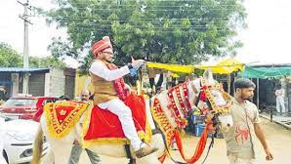 బీసీలకు అవకాశం ఇవ్వలేదని నామినేషన్ దాఖలు చేసిన వీర భోగ వసంత రాయలు బీసీలకు అవకాశం ఇవ్వలేదని నామినేషన్ దాఖలు చేసిన వీర భోగ వసంత రాయలు