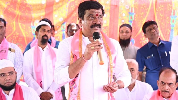 డబ్బుతో ఎమ్మెల్యేలను కొంటూ ప్రజాస్వామ్యాన్ని అపహాస్యం చేస్తున్నారు