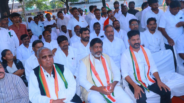  స్టార్ క్యాంపెయినర్ గా ఉండి విదేశాలకు ఎట్ల పోతరు..