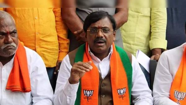 ప్రత్యేక అధికారి పర్యవేక్షణలో ఉప ఎన్నికలు జరపాలని ఈసీని కోరామన్న వివేక్ ప్రత్యేక అధికారి పర్యవేక్షణలో ఉప ఎన్నికలు జరపాలని ఈసీని కోరామన్న వివేక్