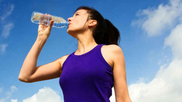 ఉదయాన్నే నీళ్ళు తాగటంతో అందంతో పాటు ఆరోగ్యం