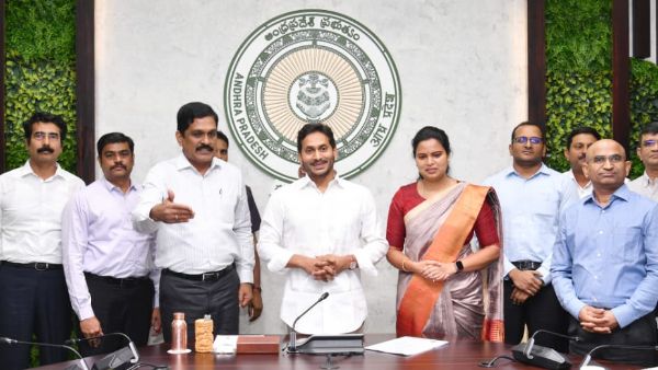 వైద్యంపై జగన్ కీలక సమీక్ష