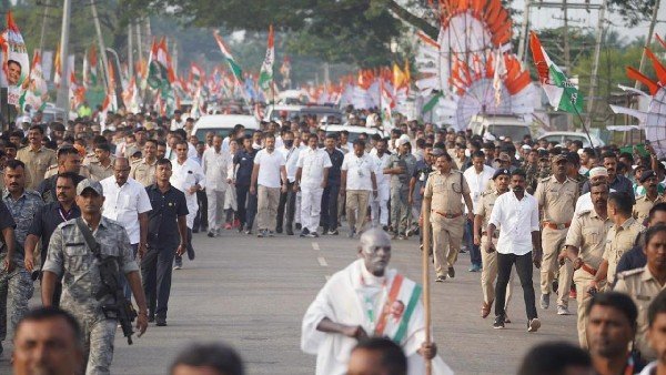 ఆదిచుంచనగిరికి రాహుల్ గాంధీ ఆదిచుంచనగిరికి రాహుల్ గాంధీ
