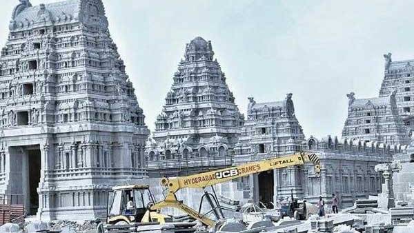 యాదాద్రి ఆలయ అధికారులు స్పందిస్తారా? 