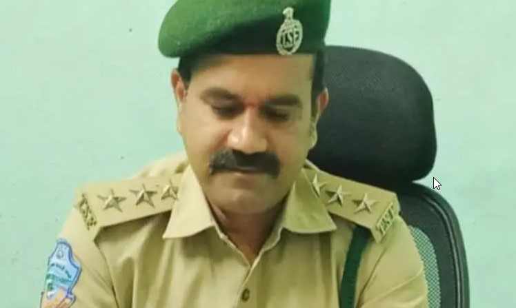 Podu Land Cultivators attacked and killed a Forest Office in Bhadradri Kothagudem district Podu Land Cultivators attacked and killed a Forest Office in Bhadradri Kothagudem district