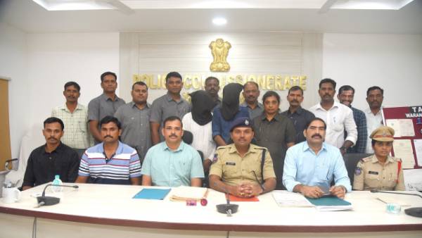నకిలీ పత్రాలతో బ్యాంకుల నుండి రుణాలకు సహాయం