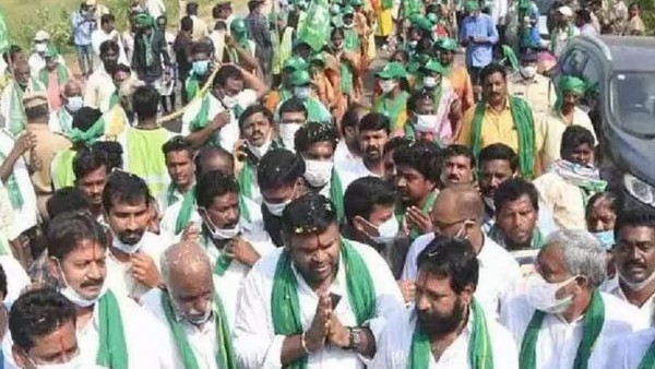 భద్రతా సిబ్బందిని చితక్కొట్టిన పోలీసులు
