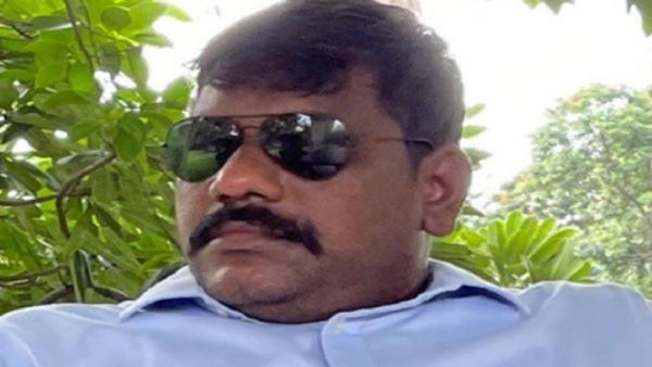 కారులో ఏకాంతంగా యువతితో సీఐ రాజు కారులో ఏకాంతంగా యువతితో సీఐ రాజు