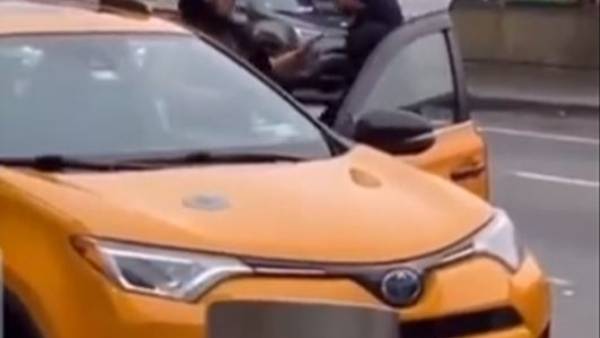 20 మంది స్నేహితులతో క్యాబ్ డ్రైవర్ పై దాడి .. ఆపై బాదితులపైనే ఫిర్యాదు