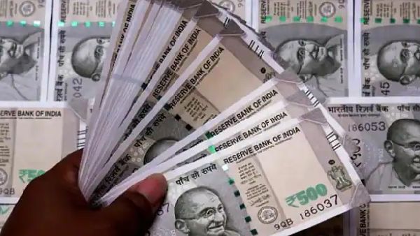 రూ. 4 లక్షలు ఇచ్చిన గర్ల్ ఫ్రెండ్ రూ. 4 లక్షలు ఇచ్చిన గర్ల్ ఫ్రెండ్