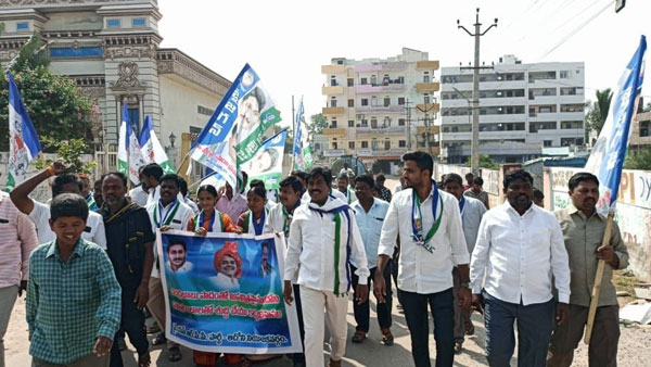 పసుపు నీళ్లతో