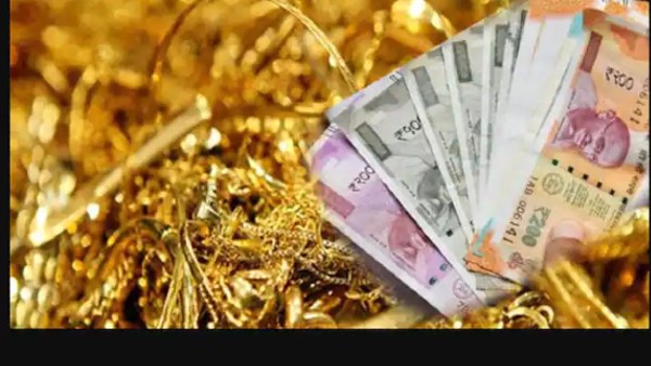 వ్యాపారి చేతికి రూ. 10 లక్షల క్యాష్ వచ్చింది