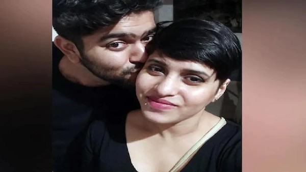 గ్రౌండ్ లో శరీరంలోని ముక్కలు