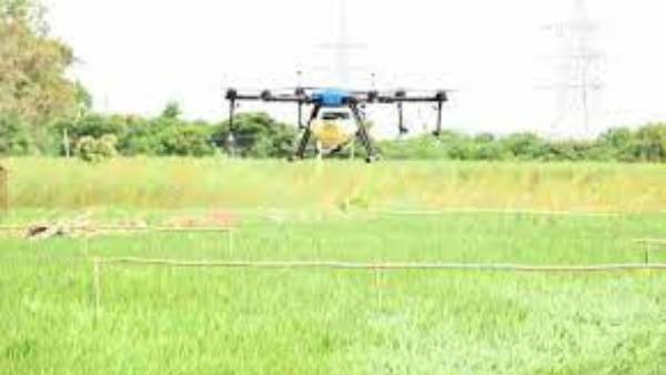 తెలంగాణాలో వ్యవసాయానికి డ్రోన్ల వినియోగం తెలంగాణాలో వ్యవసాయానికి డ్రోన్ల వినియోగం