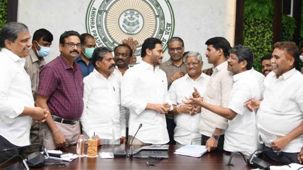  ఉద్యోగులు కోర్టుకెక్కితే ...