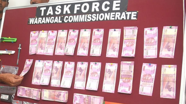 నకిలీ నోట్ల తయారీ గ్యాంగ్ ను పట్టుకున్న పోలీసులు