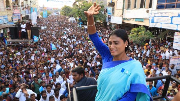 ఈటల రాజేందర్ కేసీఆర్ అవినీతి గురించి ఎందుకు మాట్లాడరు? వైఎస్ షర్మిల ప్రశ్న