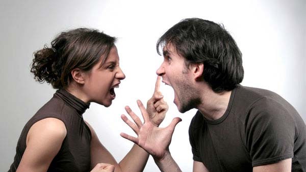 పంచాయితీలు చేస్తున్న పెద్దలు, బంధువులు