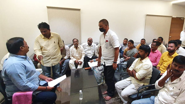 భిన్నమైన రాజకీయవేత్త భిన్నమైన రాజకీయవేత్త