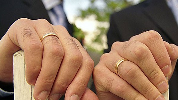 The Supreme Court has issued notices to the Center hearing a petition on the legality of gay marriage The Supreme Court has issued notices to the Center hearing a petition on the legality of gay marriage
