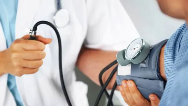 బీపీని తగ్గించే అరటి పండ్లు, పిస్తా పప్పులు