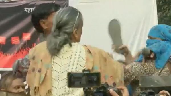 Woman climbs up the stage of Hindu Ekta Manchs program and hits a man with her slippers Woman climbs up the stage of Hindu Ekta Manchs program and hits a man with her slippers