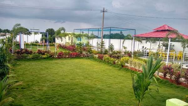 నలుగురు ఎమ్మెల్యేలు